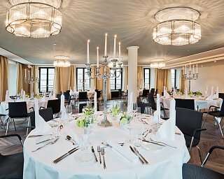 Kettenbruecke Festsaal 2