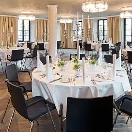 Kettenbruecke Festsaal