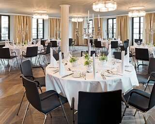 Kettenbruecke Festsaal 2