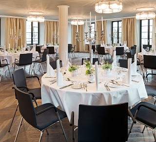 Kettenbruecke Festsaal