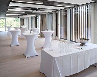 Kettenbruecke Saal 23 Apero6