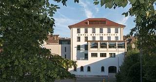 Kettenbrucke Aussenansicht Sudfassade Parkplatz Kettenbrucke