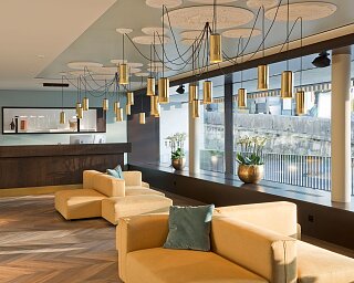 Kettenbrucke Lobby Reception