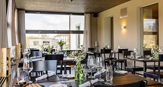 Innenansicht Restaurant Zollhuus mit elegantem und stilvollem Wintergarten